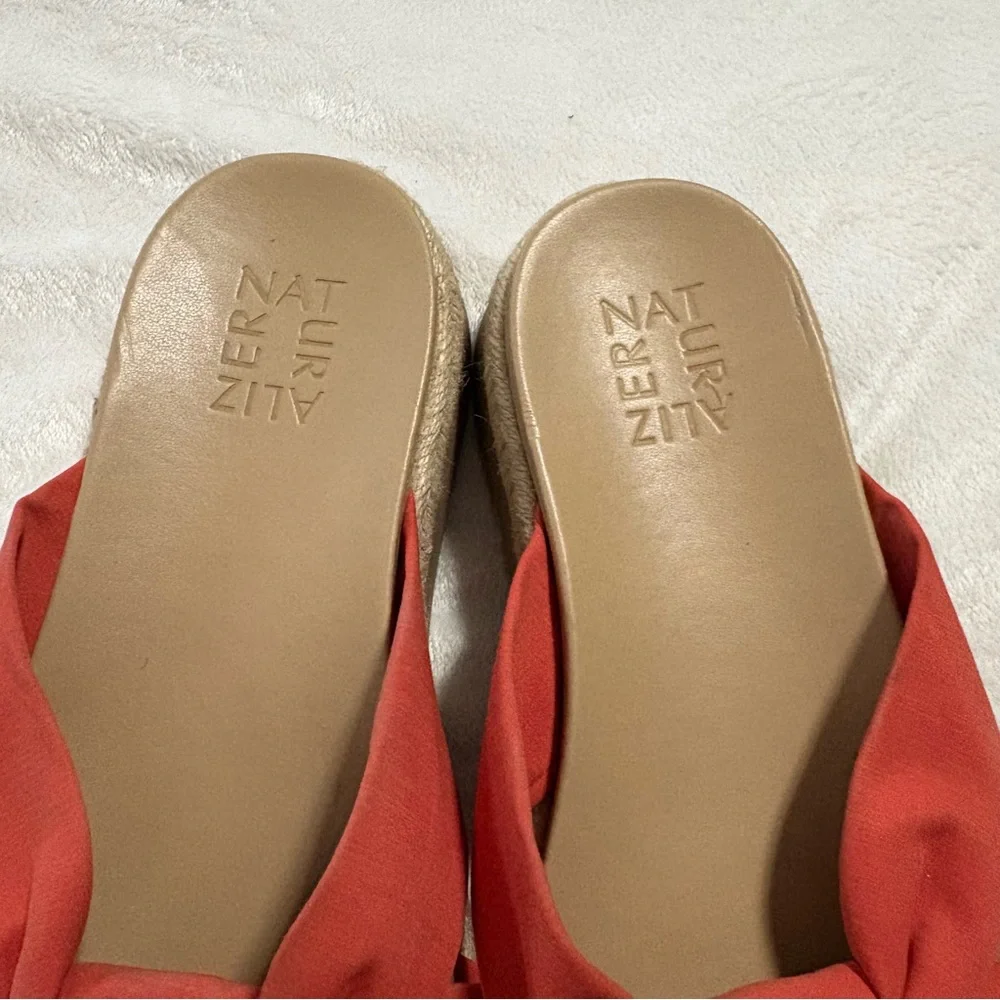 Naturalizer step into